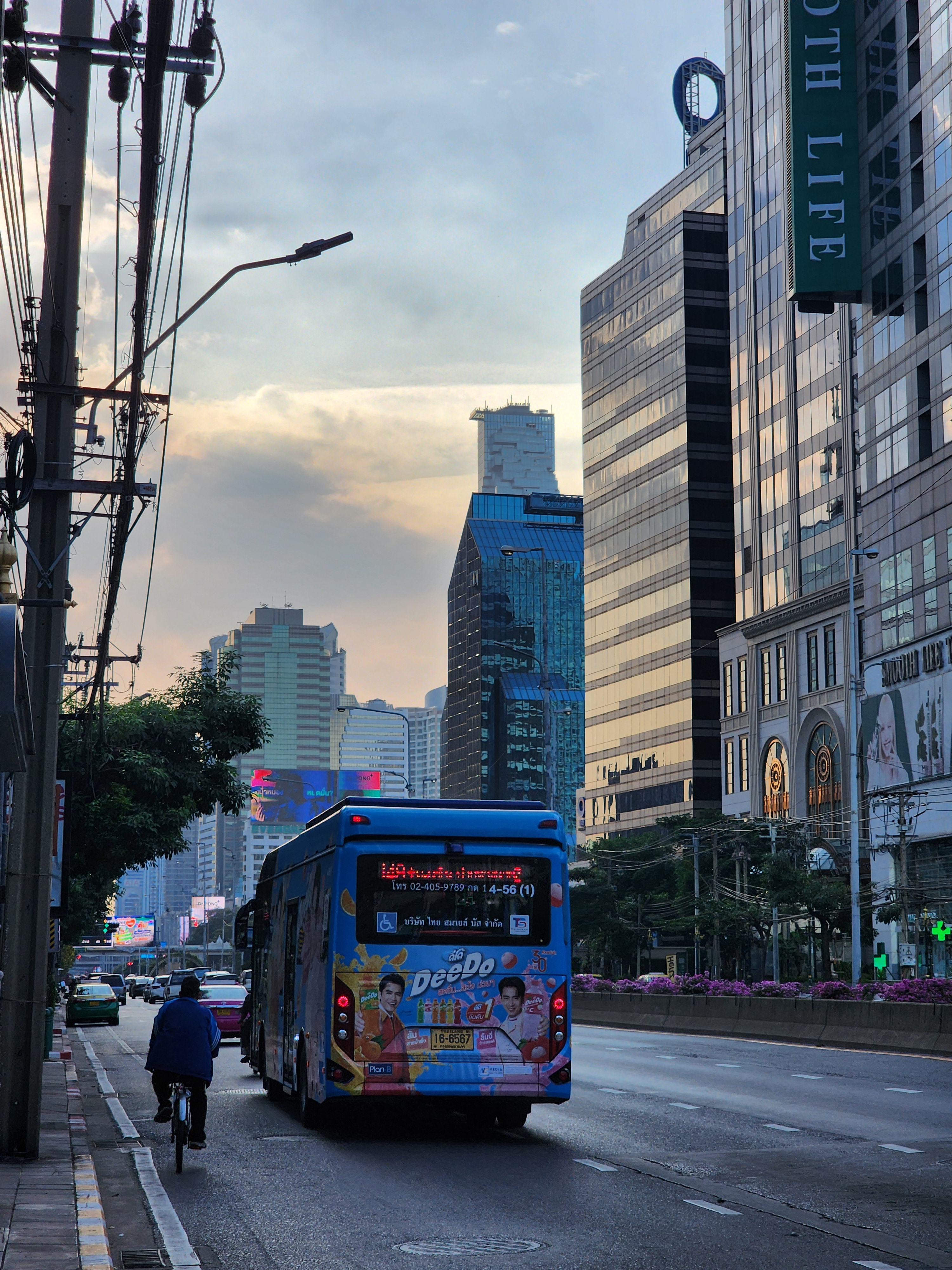 Every city has two stories. Bangkok taught me to look. The Samnak taught me to see the other one. 5