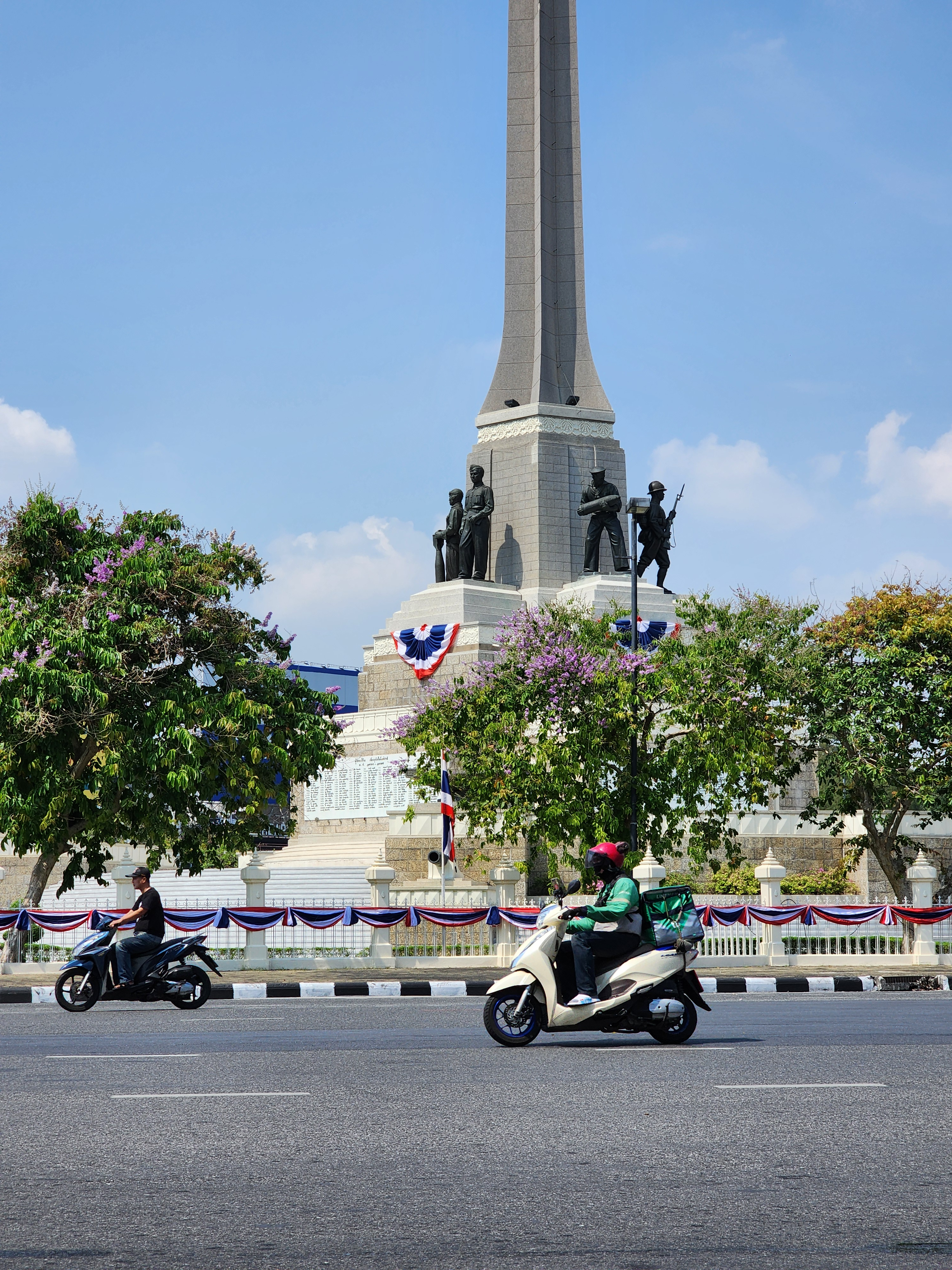 Every city has two stories. Bangkok taught me to look. The Samnak taught me to see the other one. 7